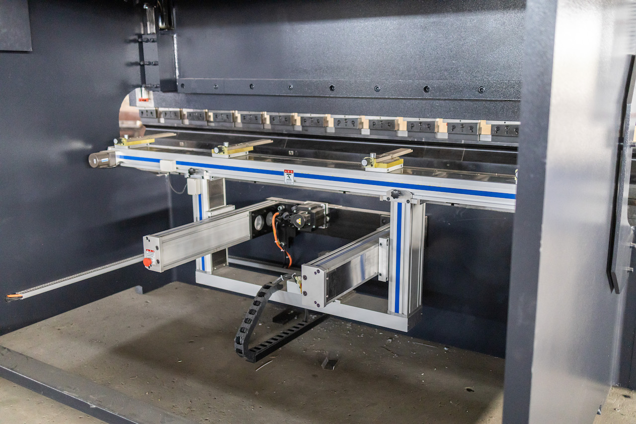 100t Hydraulic Cnc Brake Press Crowning Cnc Press Brake Delem 100t Hydraulic Cnc Brek Press Crowning Cnc Press Brek Delem