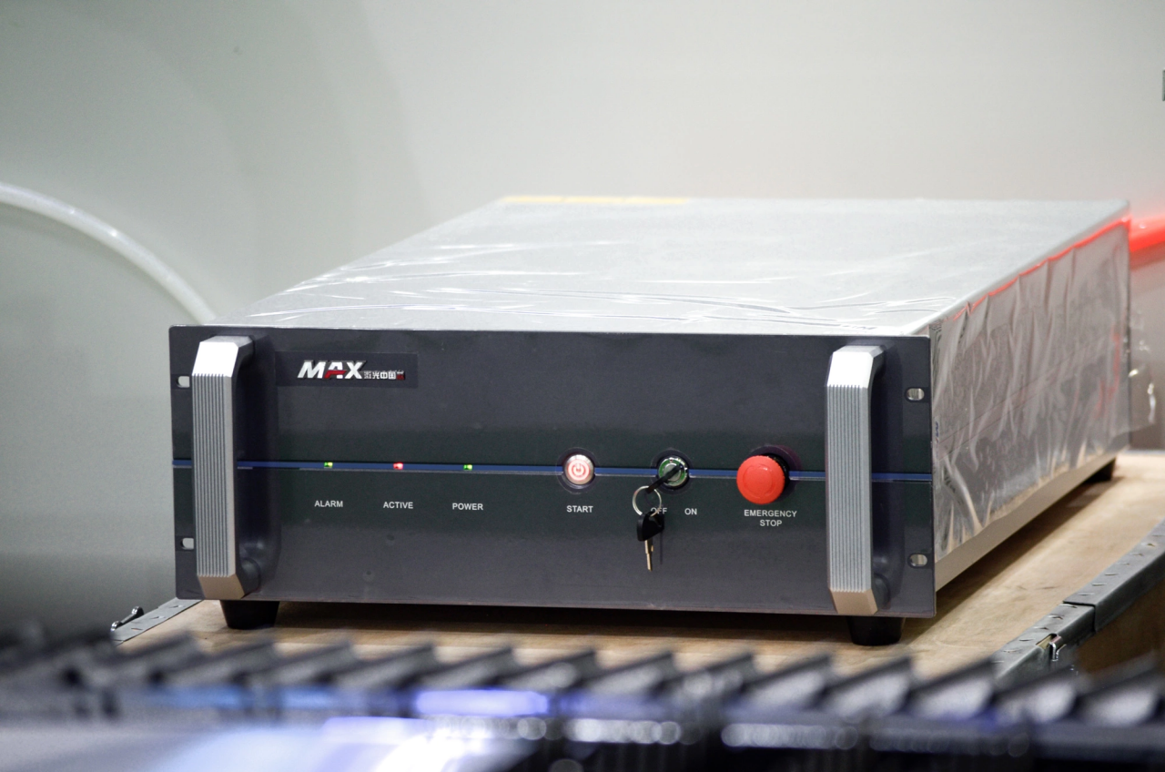 1500*3000mm 500w Racuys Or Ipg Fiber Laser Cutting Machine Mesin Pemotong Laser Fiber 1500*3000mm 500w Racuys Atau Ipg