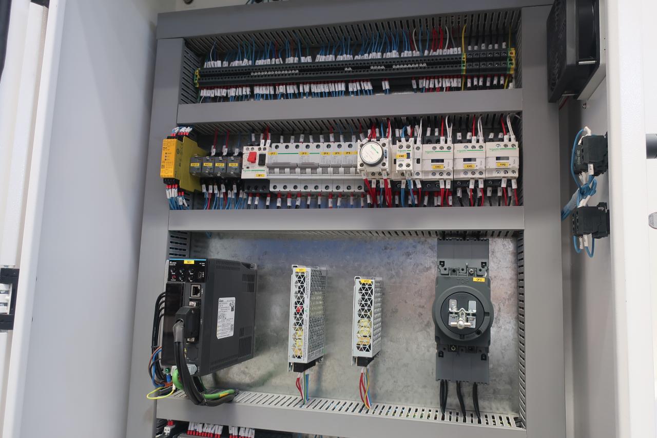 Mesin Gunting Guillotine Hidraulik 16mm Untuk Memotong Lembaran Logam 6 Meter