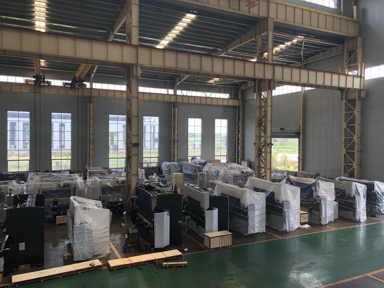 16mm Hydraulic Guillotine Shearing Machine For Sheet Metal Cutting 6 Meters Mesin Gunting Guillotine Hidraulik 16mm Untuk Memotong Lembaran Logam 6 Meter