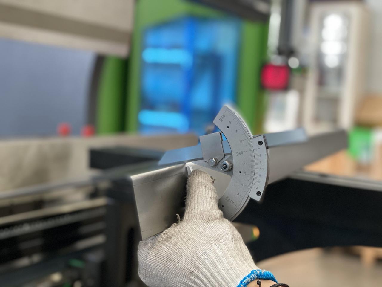 16mm Hydraulic Guillotine Shearing Machine For Sheet Metal Cutting 6 Meters Mesin Gunting Guillotine Hidraulik 16mm Untuk Memotong Lembaran Logam 6 Meter