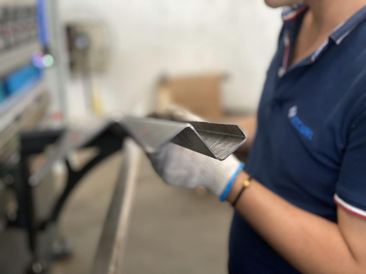 16mm Hydraulic Guillotine Shearing Machine For Sheet Metal Cutting 6 Meters Mesin Gunting Guillotine Hidraulik 16mm Untuk Memotong Lembaran Logam 6 Meter