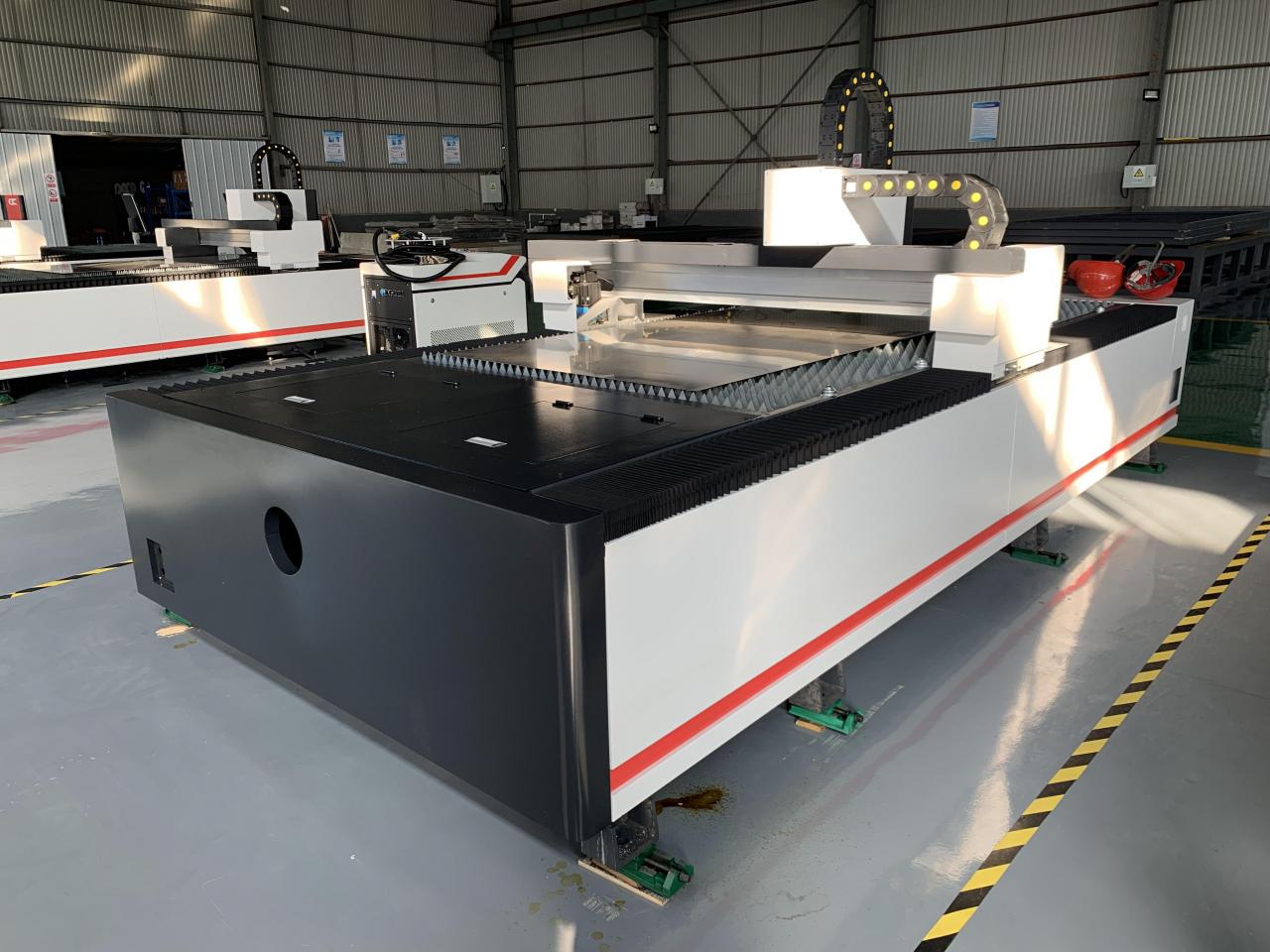 1kw 1.5kw 2kw Fiber Laser Cutting Machine For Metal Sheet Cutting 3000x1500mm Mesin Pemotong Laser Gentian 1kw 1.5kw 2kw Untuk Memotong Lembaran Logam 3000x1500mm