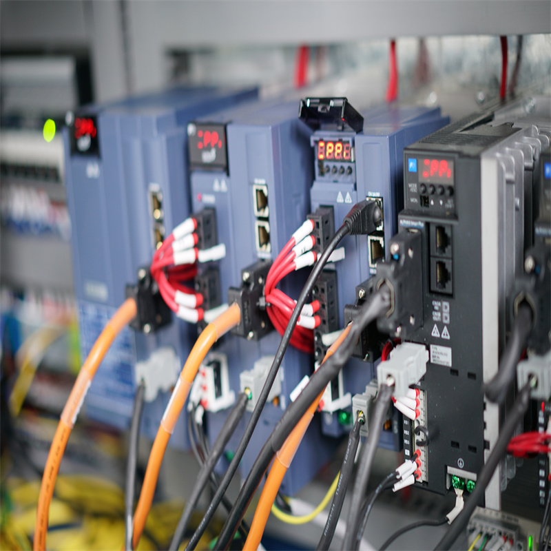 3015 1500x3000 Aluminium Fiber Laser Cutting Machine Peralatan Laser Industri