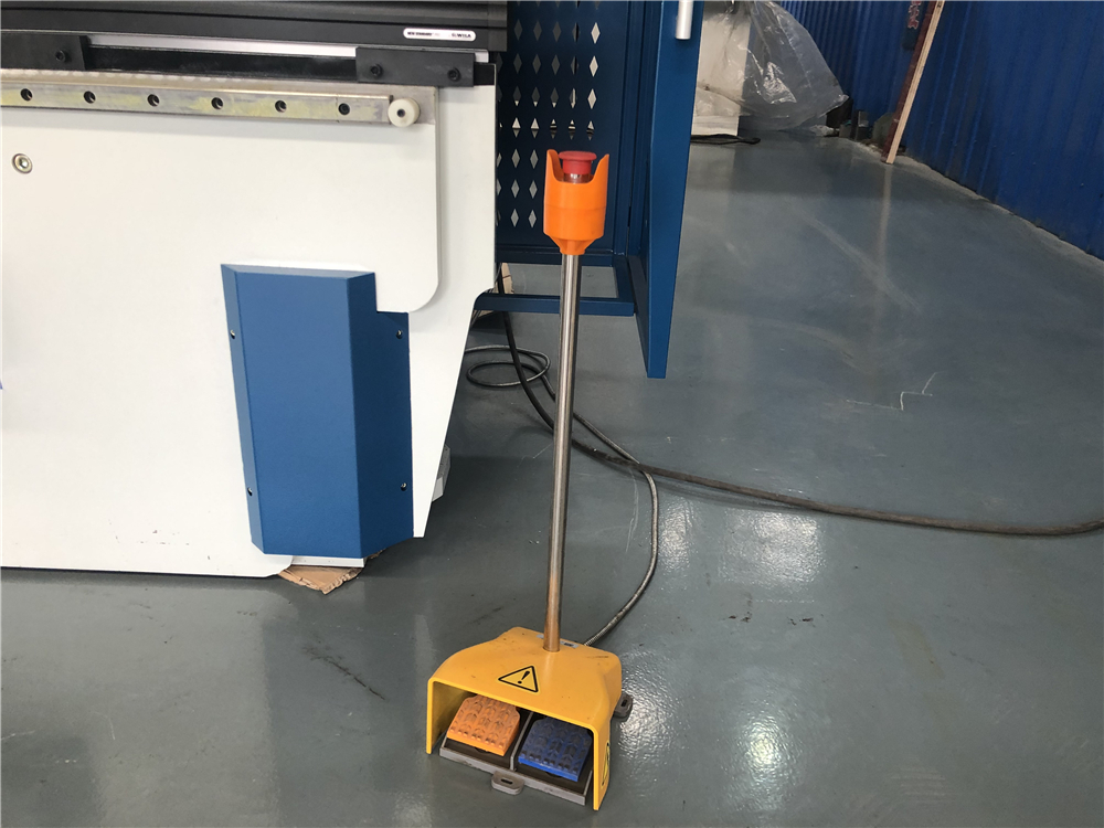 3+1 Axis Cnc Hydraulic Press Brake With Esa System Brek Tekan Hidraulik Axis Cnc 3+1 Dengan Sistem Esa