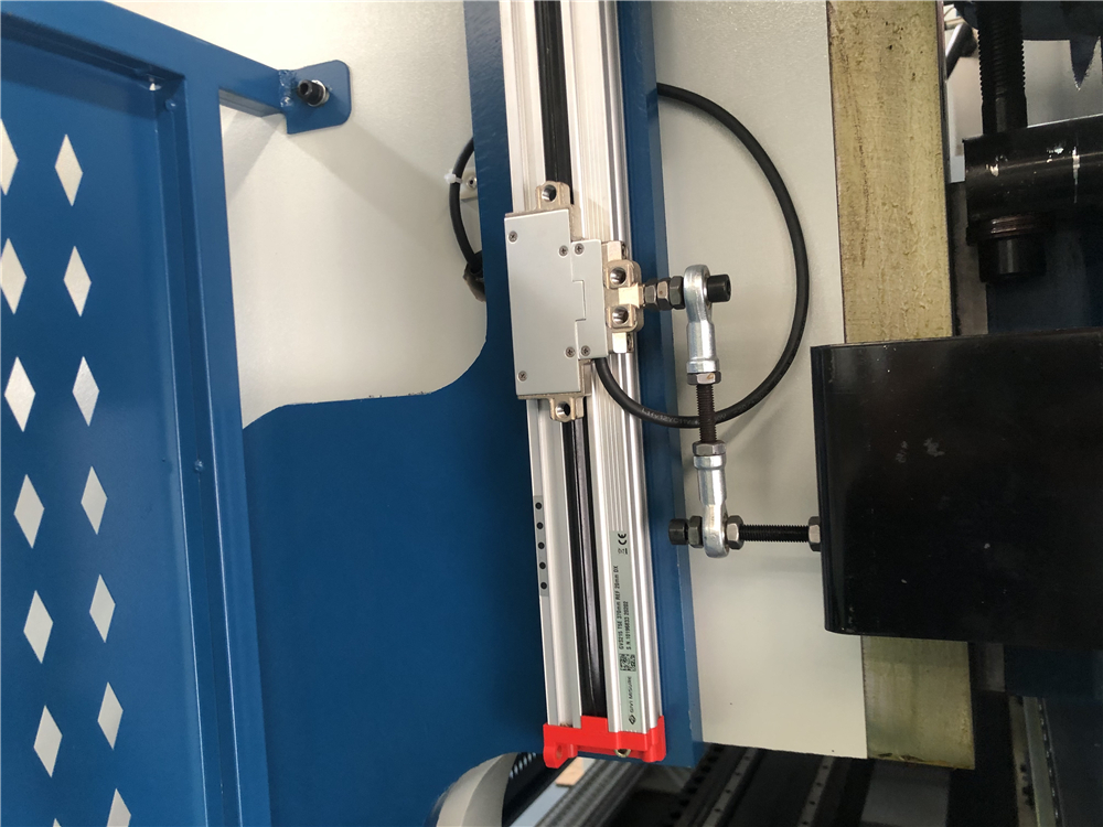 3+1 Axis Cnc Hydraulic Press Brake With Esa System Brek Tekan Hidraulik Axis Cnc 3+1 Dengan Sistem Esa