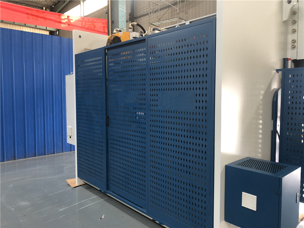 3+1 Axis Cnc Hydraulic Press Brake With Esa System Brek Tekan Hidraulik Axis Cnc 3+1 Dengan Sistem Esa