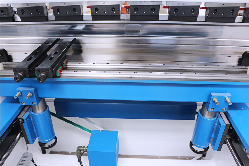 3+1 Axis Cnc Hydraulic Press Brake With Esa System Brek Tekan Hidraulik Axis Cnc 3+1 Dengan Sistem Esa