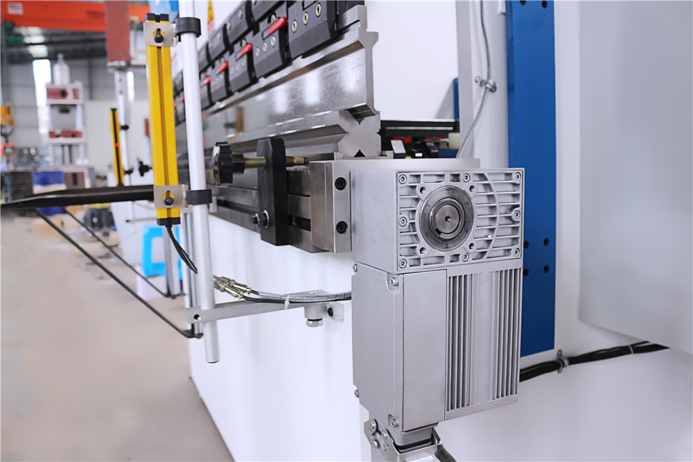 3+1 Axis Cnc Hydraulic Press Brake With Esa System Brek Tekan Hidraulik Axis Cnc 3+1 Dengan Sistem Esa