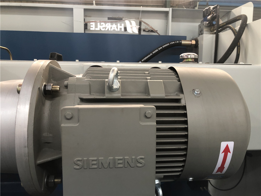 3+1 Axis Cnc Hydraulic Press Brake With Esa System Brek Tekan Hidraulik Axis Cnc 3+1 Dengan Sistem Esa