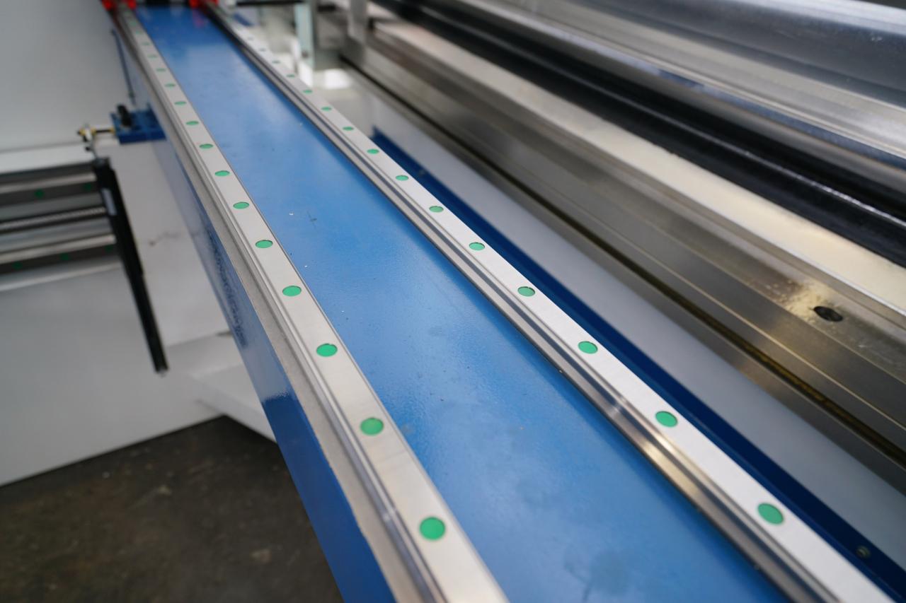 4 Axis Cnc Tandem Press Brake With Delem Da58t 2d Graphical Controller Brek Tekan Tandem 4 Paksi Cnc Dengan Pengawal Grafik 2d Delem Da58t