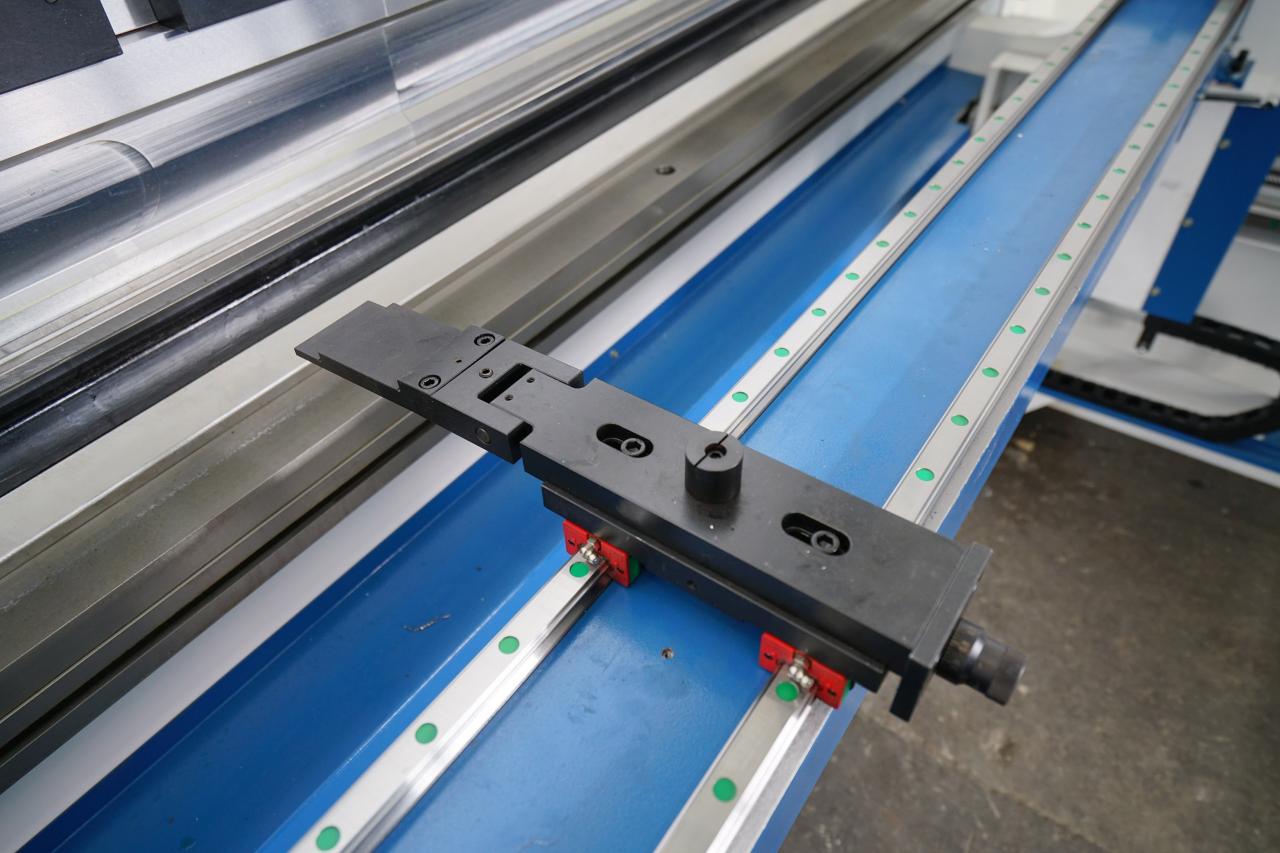 4 Axis Cnc Tandem Press Brake With Delem Da58t 2d Graphical Controller Brek Tekan Tandem 4 Paksi Cnc Dengan Pengawal Grafik 2d Delem Da58t