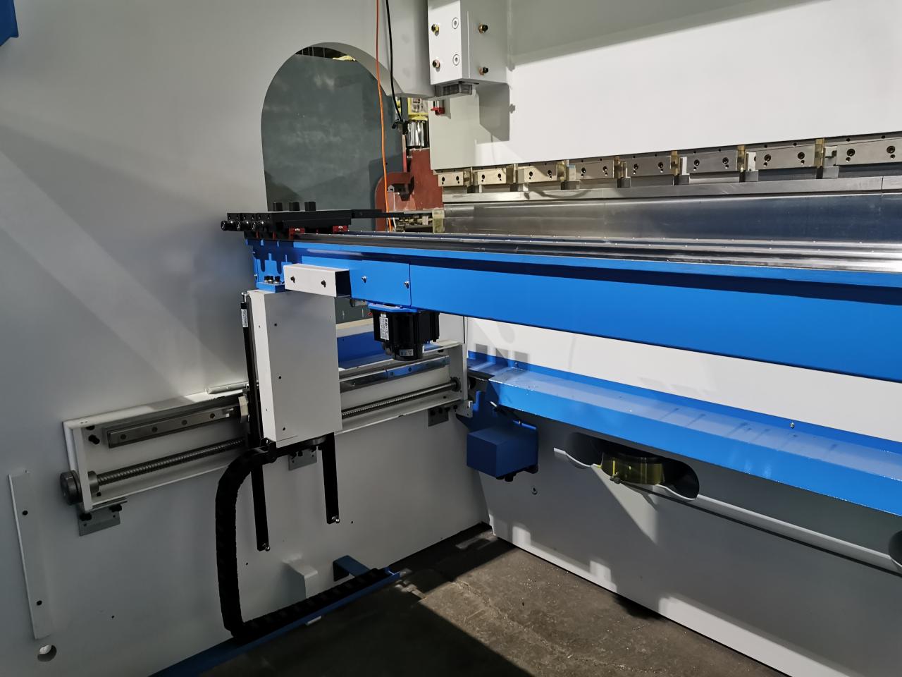 4 Axis Cnc Tandem Press Brake With Delem Da58t 2d Graphical Controller Brek Tekan Tandem 4 Paksi Cnc Dengan Pengawal Grafik 2d Delem Da58t