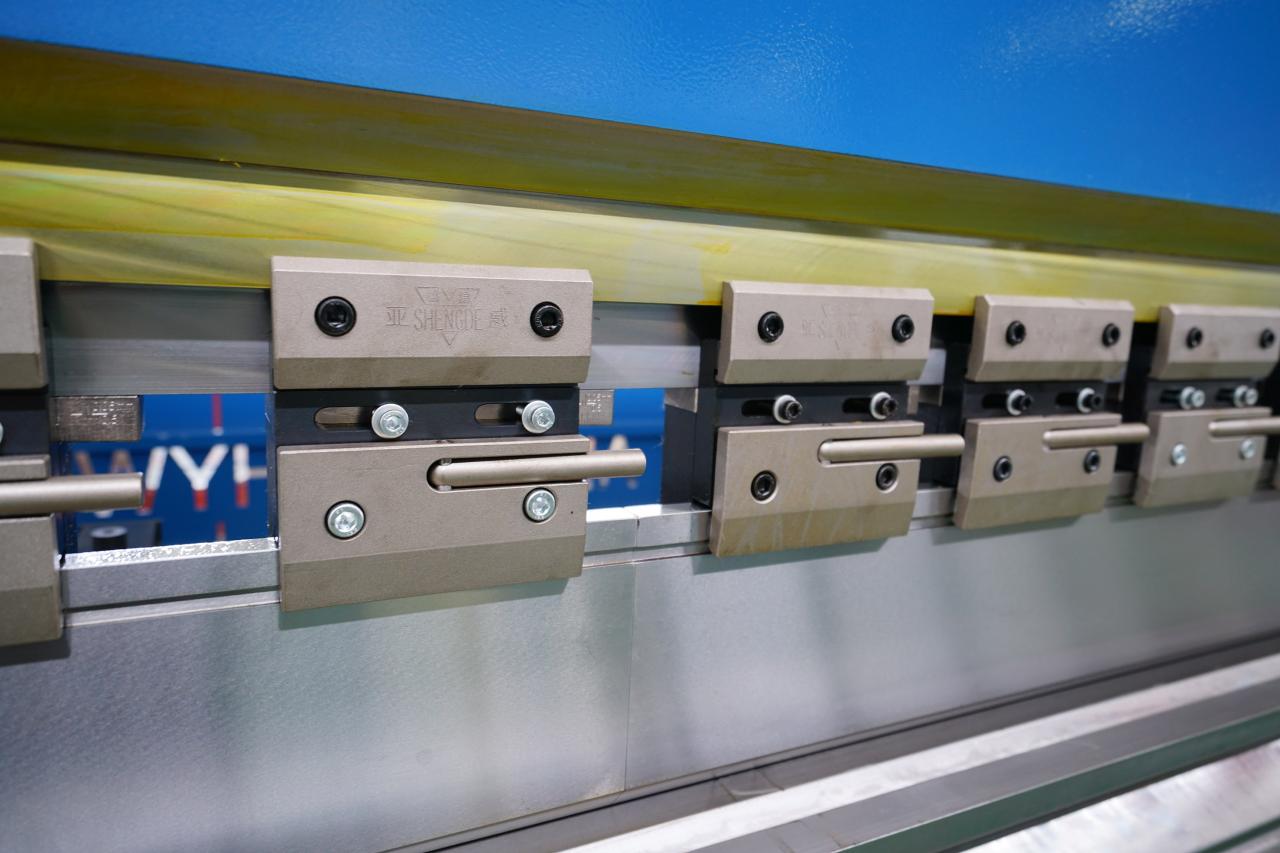 4 Axis Cnc Tandem Press Brake With Delem Da58t 2d Graphical Controller Brek Tekan Tandem 4 Paksi Cnc Dengan Pengawal Grafik 2d Delem Da58t