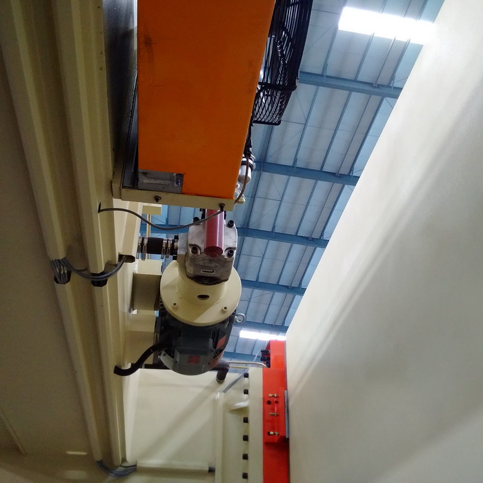 4 Axis Cnc Tandem Press Brake With Delem Da58t 2d Graphical Controller Brek Tekan Tandem 4 Paksi Cnc Dengan Pengawal Grafik 2d Delem Da58t