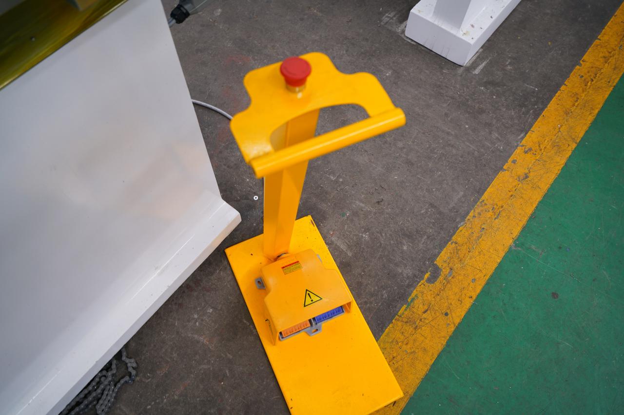 4 Axis Cnc Tandem Press Brake With Delem Da58t 2d Graphical Controller Brek Tekan Tandem 4 Paksi Cnc Dengan Pengawal Grafik 2d Delem Da58t