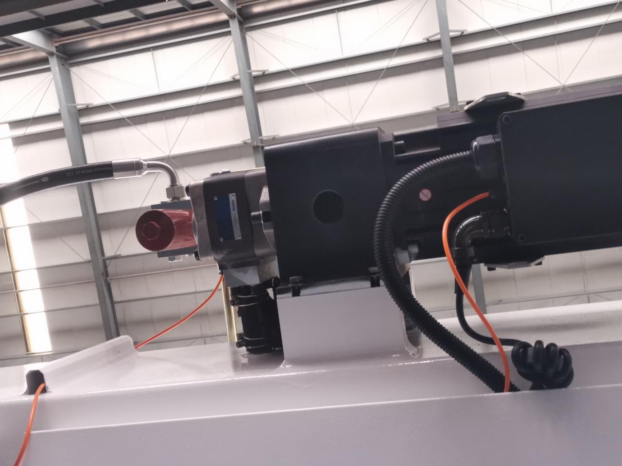 4 Axis Cnc Tandem Press Brake With Delem Da58t 2d Graphical Controller Brek Tekan Tandem 4 Paksi Cnc Dengan Pengawal Grafik 2d Delem Da58t