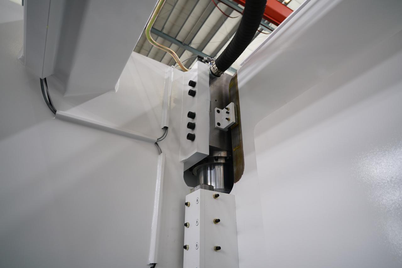 4 Axis Cnc Tandem Press Brake With Delem Da58t 2d Graphical Controller Brek Tekan Tandem 4 Paksi Cnc Dengan Pengawal Grafik 2d Delem Da58t