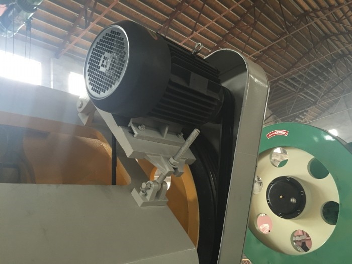 400 Ton Small Pneumatic Power Punch Press Mechanical Eccentric Punching Machine 400 Tan Mesin Penebuk Kuasa Pneumatik Kecil Mesin Penebuk Sipi Mekanikal