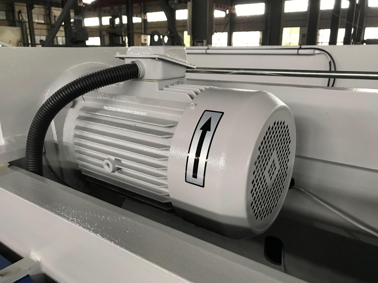 4mm OEM Qc11y-8x3200 Nc Mesin Gunting Guillotine Guillotine Hidraulik