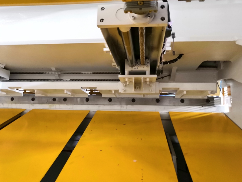 6mm Q11 Electric Sheet Plate Shearing Machine 8 Feet Sheet Metal Shearing Machine Mesin Gunting Plat Lembaran Elektrik 6mm Q11 Mesin Gunting Logam Lembaran 8 Kaki