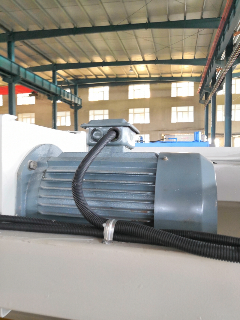 6mm Q11 Electric Sheet Plate Shearing Machine 8 Feet Sheet Metal Shearing Machine Mesin Gunting Plat Lembaran Elektrik 6mm Q11 Mesin Gunting Logam Lembaran 8 Kaki