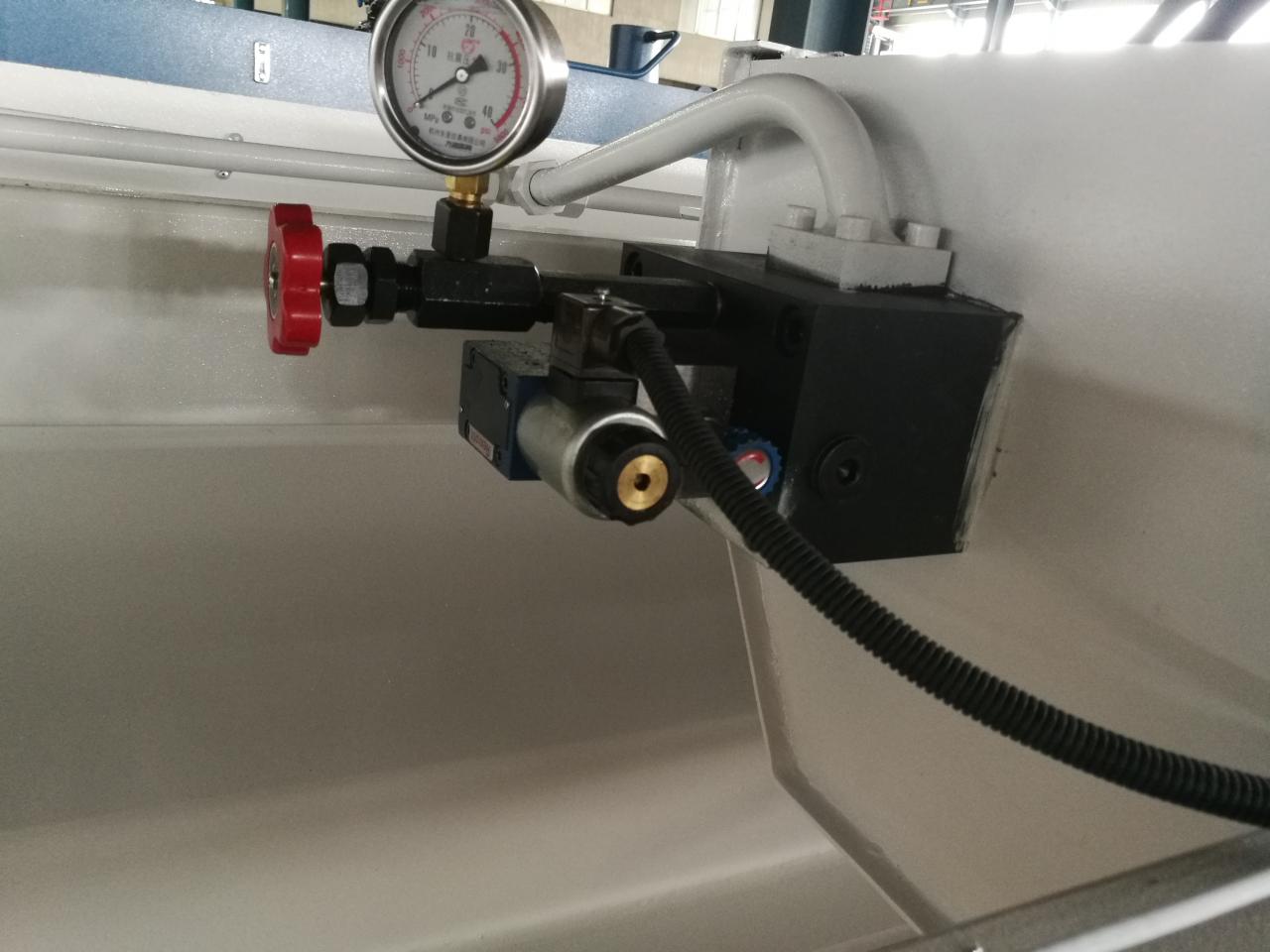 6mm Q11 Electric Sheet Plate Shearing Machine 8 Feet Sheet Metal Shearing Machine Mesin Gunting Plat Lembaran Elektrik 6mm Q11 Mesin Gunting Logam Lembaran 8 Kaki