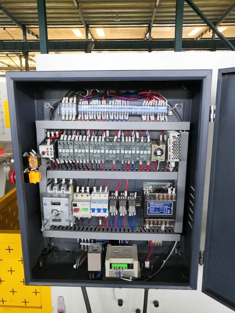 6mm Q11 Electric Sheet Plate Shearing Machine 8 Feet Sheet Metal Shearing Machine Mesin Gunting Plat Lembaran Elektrik 6mm Q11 Mesin Gunting Logam Lembaran 8 Kaki