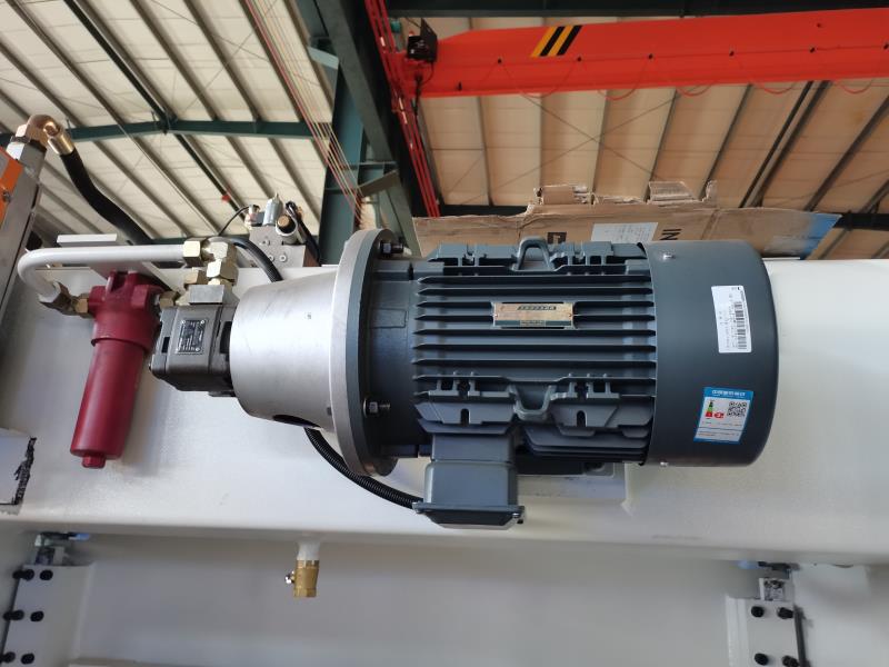 China Metal Hydraulic Press Brake Machine With Reasonable Price Mesin Brek Tekan Hidraulik Logam China Dengan Harga Yang Berpatutan