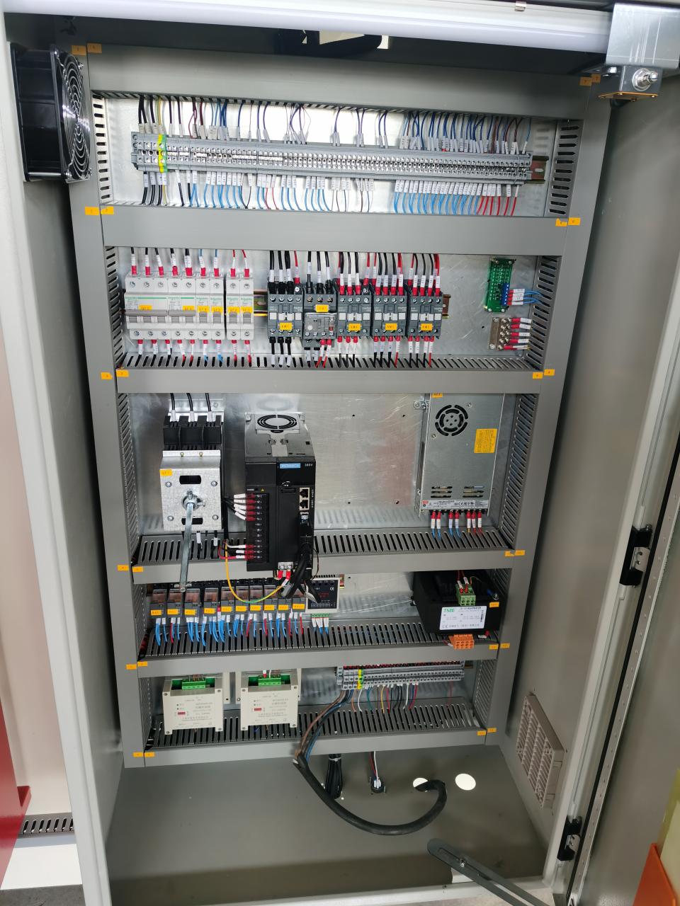 China Metal Hydraulic Press Brake Machine With Reasonable Price Mesin Brek Tekan Hidraulik Logam China Dengan Harga Yang Berpatutan