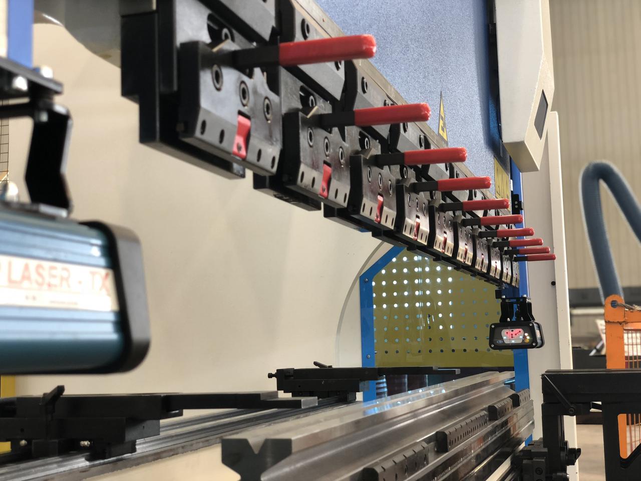 Cnc Hydraulic Bending Machine 160x3200 Press Brake Price Mesin Lentur Hidraulik Cnc 160x3200 Harga Brek Tekan