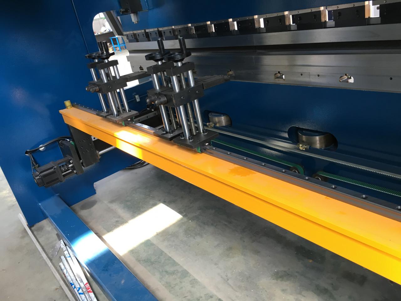 Cnc Servo Press Brake 250t/3.2m 3+1 Axis 3 Meter Sheet Metal Press Brake Brek Tekan Servo Cnc 250t/3.2m 3+1 Paksi 3 Meter Lembaran Tekan Brek Logam