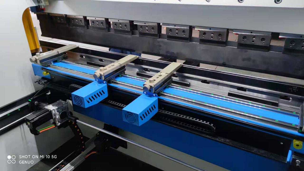 Da-66t Controller Cnc Hydraulic Press Brake Price With 3d Touch Screen System Harga Brek Tekan Hidraulik Pengawal Da-66t Dengan Sistem Skrin Sentuhan 3d