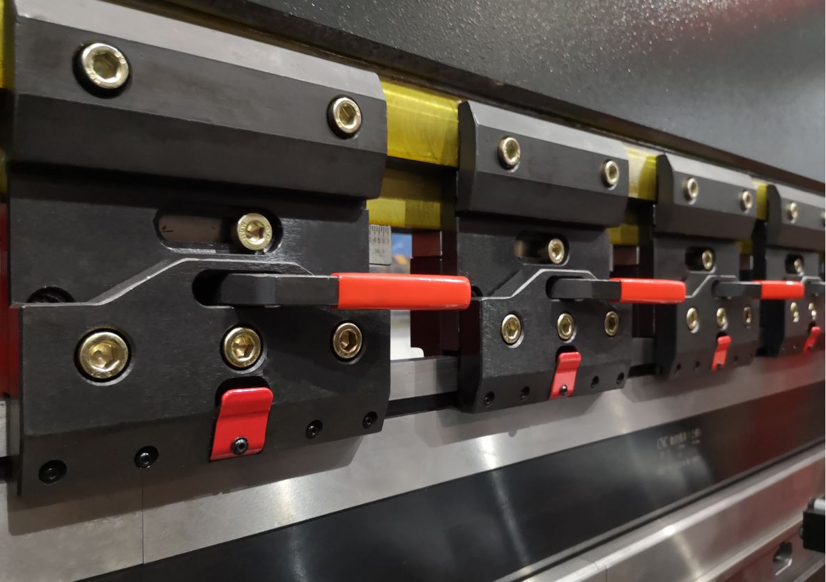 Delem Da66t 125 3+1 4+1 6+1 8+1 Cnc Hydraulic Press Brake For Metal Plate Bending Delem Da66t 125 3+1 4+1 6+1 8+1 Cnc Hydraulic Press Brek Untuk Lenturan Plat Logam