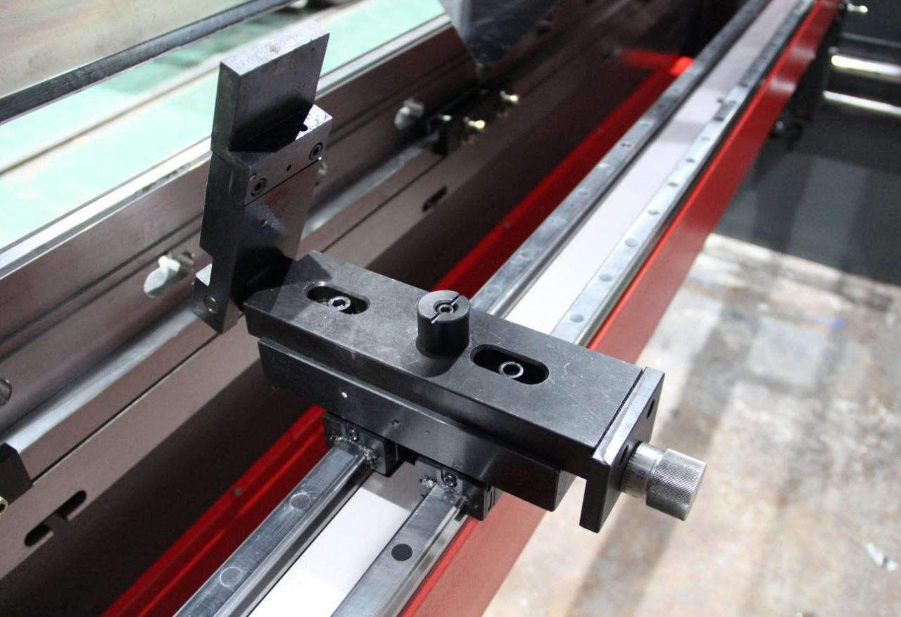 Delem Da66t 125 3+1 4+1 6+1 8+1 Cnc Hydraulic Press Brake For Metal Plate Bending Delem Da66t 125 3+1 4+1 6+1 8+1 Cnc Hydraulic Press Brek Untuk Lenturan Plat Logam