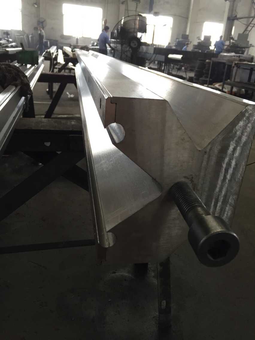 Mesin Lentur Lembaran Kuasa Tinggi Automatik Penuh Dan Mesin Brek Tekan Cnc