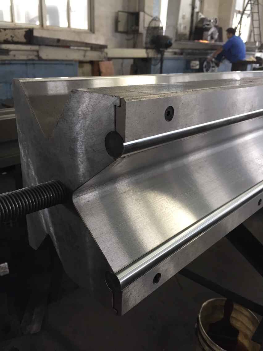 Mesin Lentur Lembaran Kuasa Tinggi Automatik Penuh Dan Mesin Brek Tekan Cnc