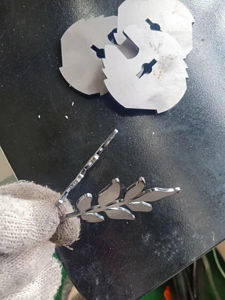 Mesin Pemotong Laser Gentian Cnc Lembaran Logam 3015 2000W Kuasa Tinggi