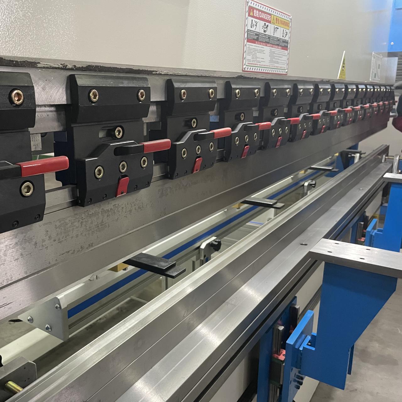 High Quality 3m Press Brake Machine Hydraulic 100 Ton For Sheet Metal Bending Mesin Brek Tekan 3m Berkualiti Tinggi Hidraulik 100 Tan Untuk Lenturan Lembaran Logam