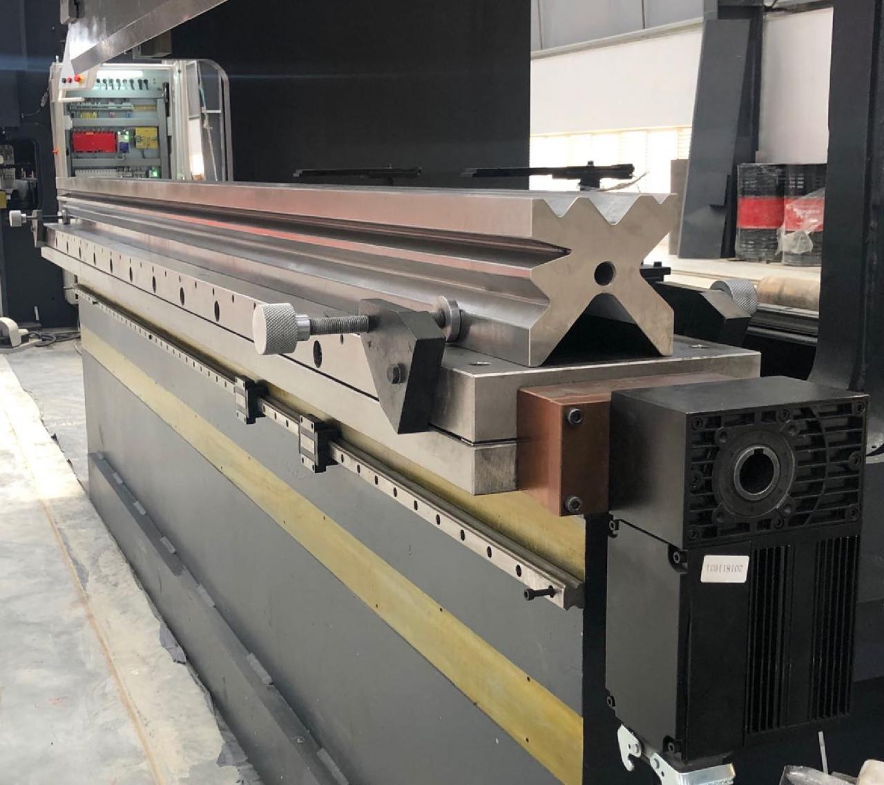 High Quality 3m Press Brake Machine Hydraulic 100 Ton For Sheet Metal Bending Mesin Brek Tekan 3m Berkualiti Tinggi Hidraulik 100 Tan Untuk Lenturan Lembaran Logam