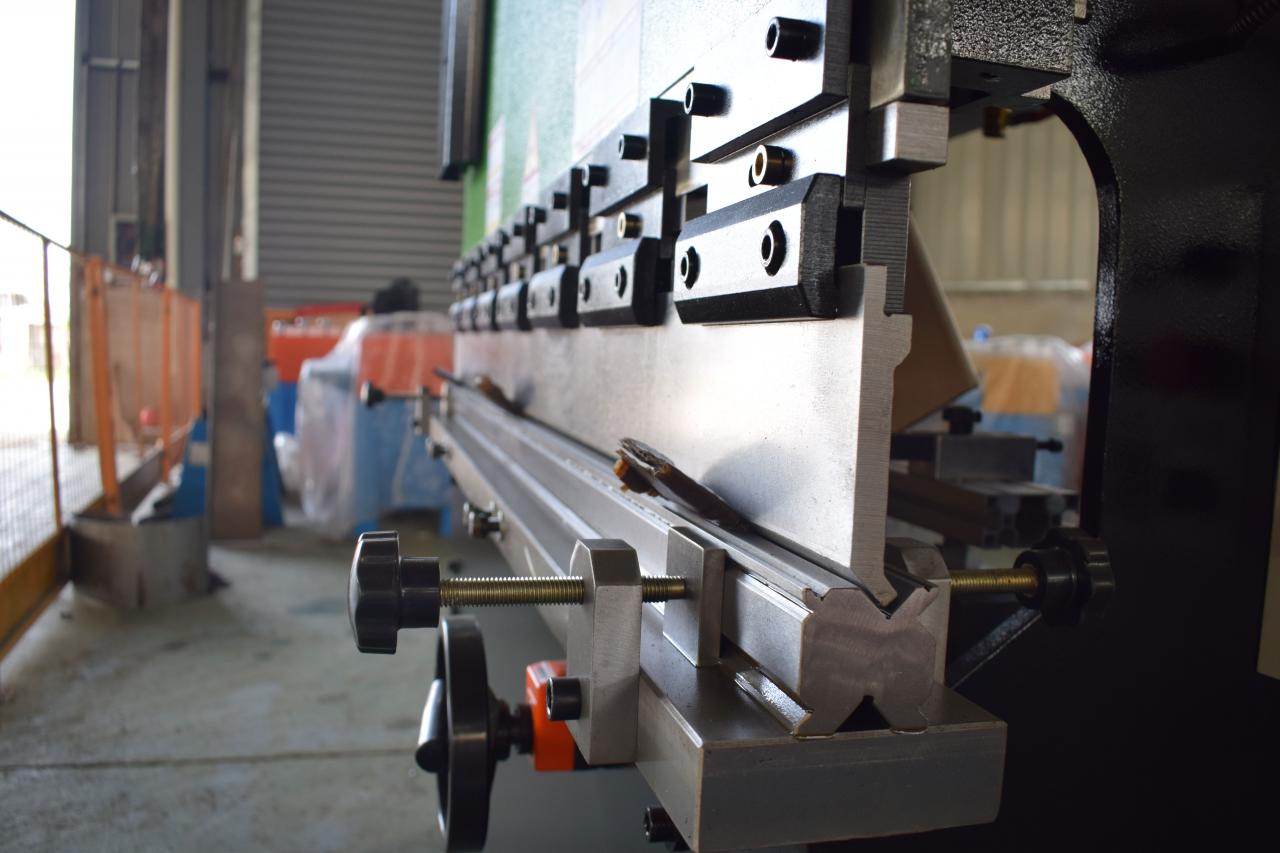 Hydraulic Sheet Metal Bending Cnc Press Brake Machine Wc67y Mesin Brek Tekan Cnc Lembaran Hidraulik Lentur Wc67y