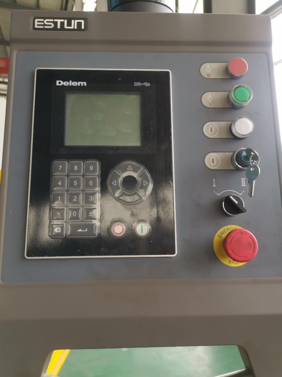 Hydraulic Stainless Steel Wc67y/k-300/6000 Mould Crowning Press Brake Keluli Tahan Karat Hidraulik Wc67y/k-300/6000 Acuan Brek Penekan Mahkota