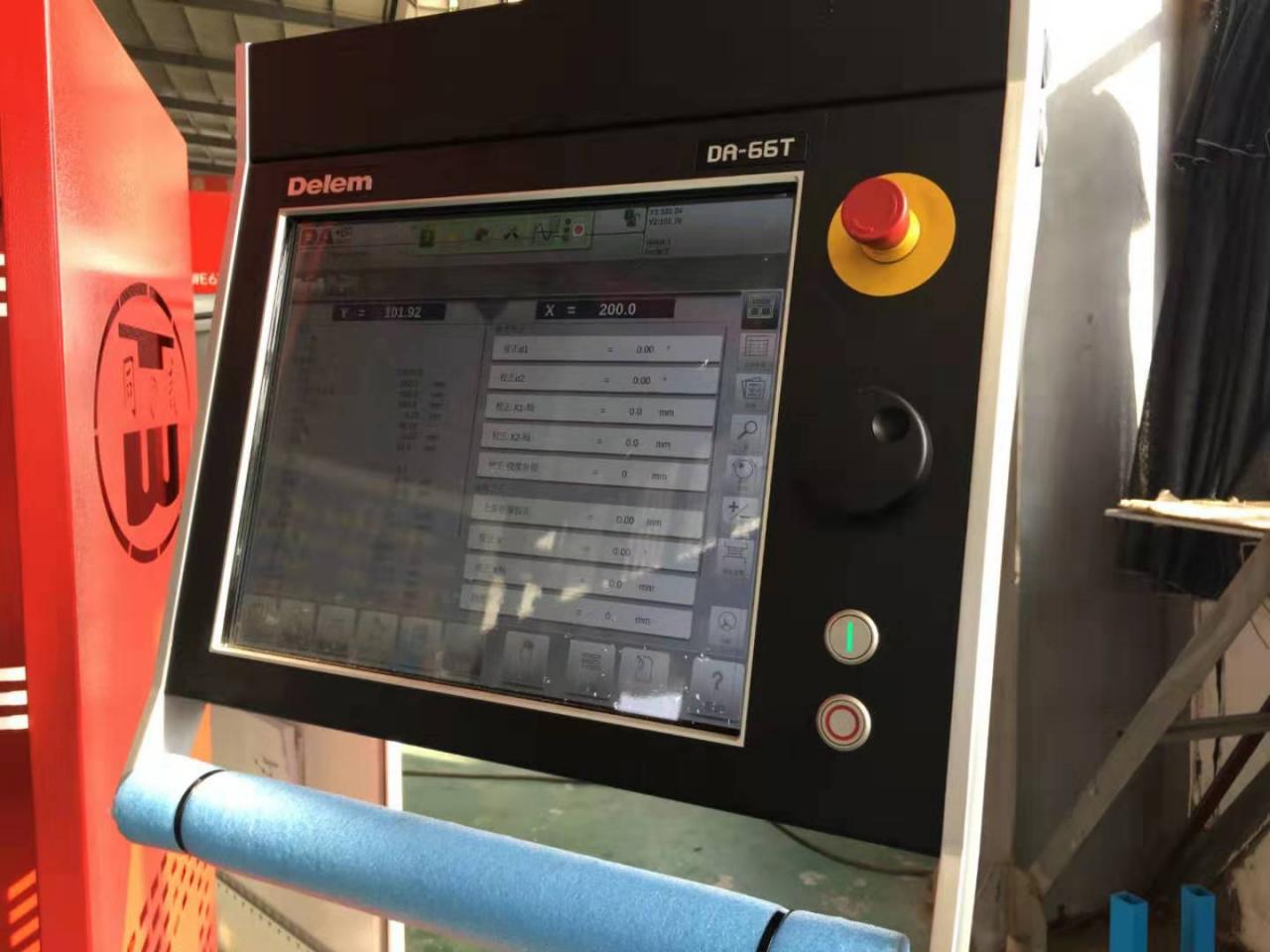 Hydraulic Stainless Steel Wc67y/k-300/6000 Mould Crowning Press Brake Keluli Tahan Karat Hidraulik Wc67y/k-300/6000 Acuan Brek Penekan Mahkota