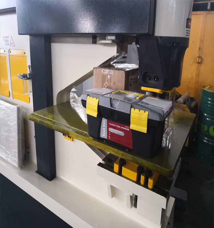 Metal Cutting Hydraulic Steelworkers Machine For Punching Cropping Notching Cutting Mesin Pekerja Keluli Hidraulik Memotong Logam Untuk Menebuk Pemotongan Pemotongan Torehan