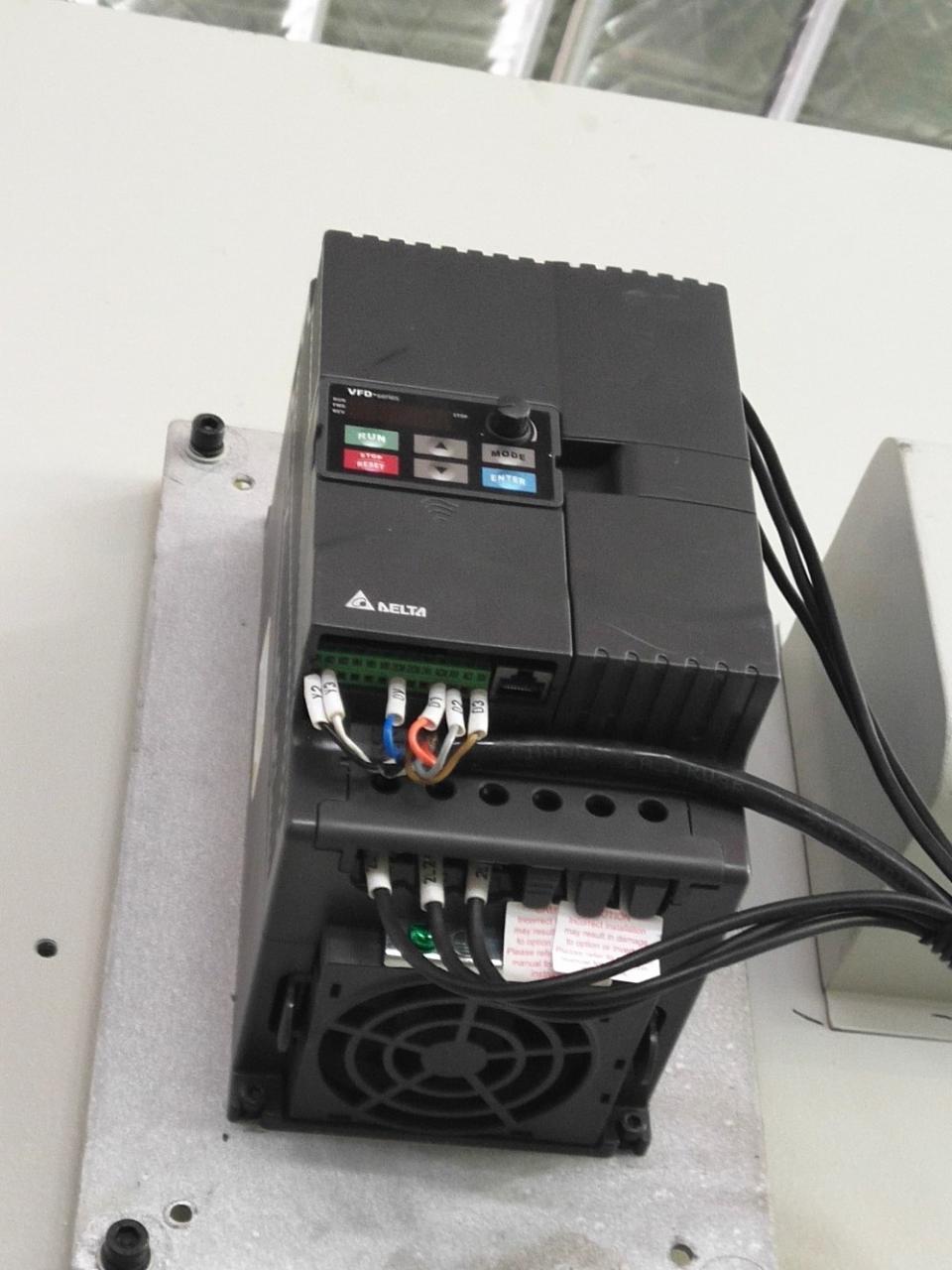 Mesin Penekan Penebuk Berprestasi Tinggi Klac Geseran Pneumatik