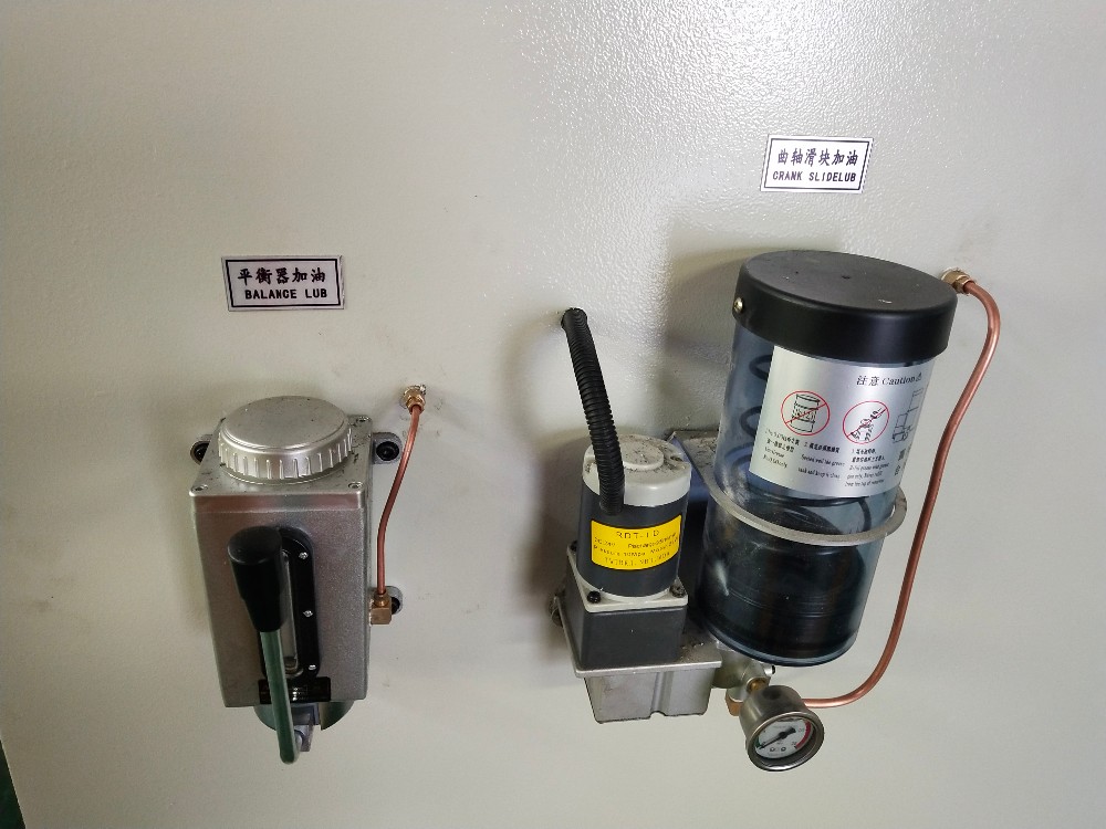 Mesin Penekan Penebuk Berprestasi Tinggi Klac Geseran Pneumatik