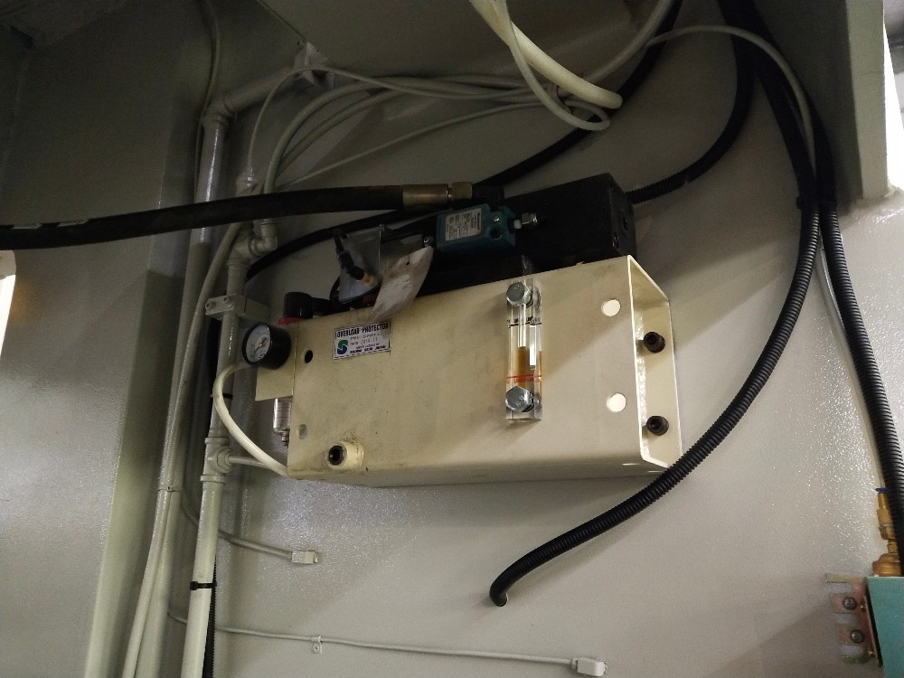 Mesin Penekan Penebuk Berprestasi Tinggi Klac Geseran Pneumatik