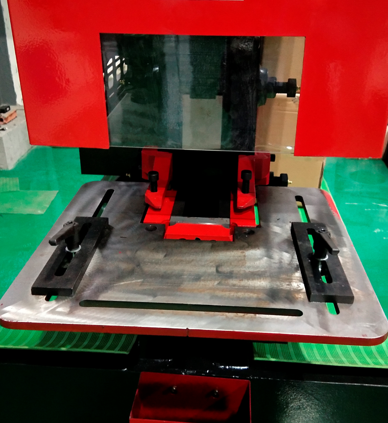 Q35y Series Hydraulic Ironworker Shearing And Punching Machine Mesin Besi Hidraulik Siri Q35y Gunting Dan Menebuk