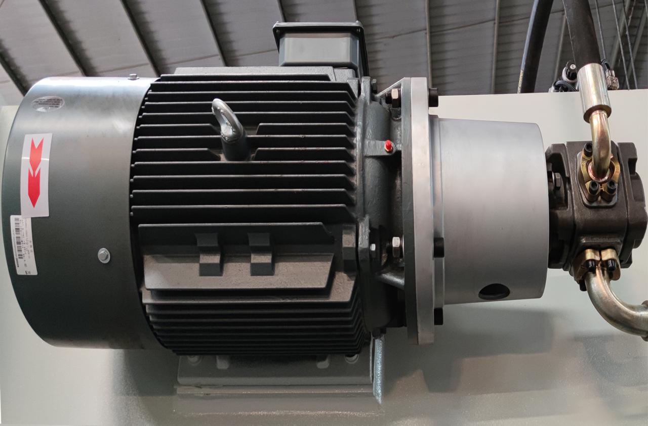 Mesin Ricih Hidraulik Qc11k Dan Mesin Ricih Guillotine Untuk Memotong Lembaran Logam