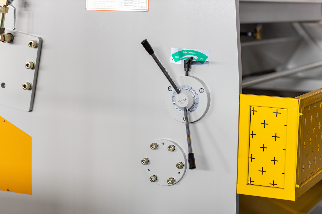 Mesin Ricih Logam Lembaran Qc11y 8x3200 Mesin Ricih Hidraulik Plat Keluli